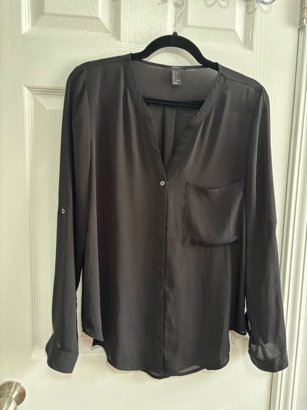 Forever 21 Black V-Neck Button Front Blouse